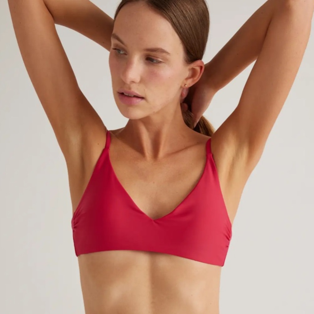 Quince bikini top- berry, medium